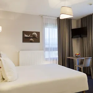 *** Hotel Nehô Porte De Genève Francia